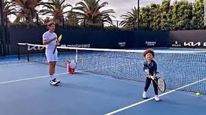 2021 Serena Williams Teilt Ein Video Ihres Trainings Ihrer 3 Jahrigen Tochter Olympia Mit Tennistrainer Patrick Mouratoglou Gettotext Com