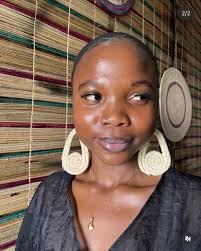 🗣️Raffia earrings + mini bag = FINE GIRL PACKAGE