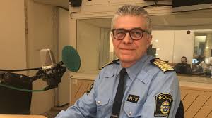 Han fyller 47 år den 6 maj och hans namnsdag är den 30 november. Hur Ska Polisen Fa Stopp Pa Gangen Anders Thornberg Rikspolischef 14 December 2019 Ekots Lordagsintervju Sveriges Radio