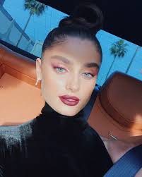 Hill was born in palatine, illinois, and raised in arvada, colorado. Leave It To Taylor Hill To Teach You How To Make Blue Eyes Pop With Makeup Fashionisers C