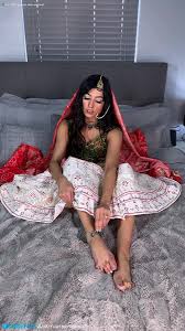 Watch online Aaliyah Yasin aka Aaliyah.yasin OnlyFans - I love being a  tease on our special night, would you start with my pretty feet and make  your way dow on X-video