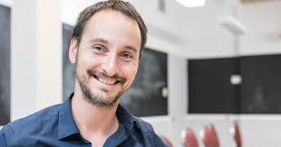 At Carrefour Familial Hochelaga, Sébastien helps people excel