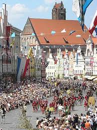 Landshuter hochzeit) is one of the largest historical pageants in europe. Landshut Wedding Wikipedia