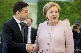Angela dorothea merkel (née kasner; Angela Merkel Nadela Na Vstrechu S Zelenskim Zhaket Cveta Varenogo Myasa Obshestvo Tsn Ua