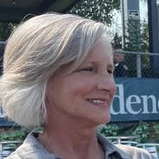 Julie Brownell's Instagram, Twitter & Facebook