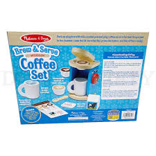 Modern kaffemaskin med kapslar, 2 muggar, sked, mjölk och isbitar om man vill göra iskaffe. Melissa Doug 12pcs Brew And Serve Wooden Coffee Maker Kids Toy Kitchen Set For Sale Online Ebay