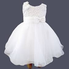 C'est pourquoi dans cette catégorie, nous vous avons fait une sélection de robes dont les couleurs et les styles seront parfaits pour une soirée. Robe De Bapteme Courte En Dentelle Satin Et Tulle Louise Babystock Robe Bapteme Robe Ceremonie Bebe Robe Bapteme Fille