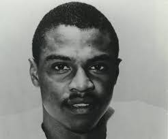 Efrem Davis's Instagram, Twitter & Facebook