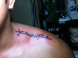 Upper Shoulder Name Tattoo Ideas Shoulder Name Tattoo Top Of Shoulder Tattoo Tattoo Trends