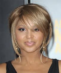 Toni brattin synthetic wigs hairpieces are made using a fiber that can be heat styled using thermal styling toolsso you can add curls straighten and more whenever the whim strikes. Toni Braxton Hairstyles Hair Cuts And Colors