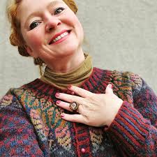 THIS is the Greeta Cardigan by Alice Starmore THAT cost me a lot of nerves!  THE joy about the end result is however enormous! 🥰