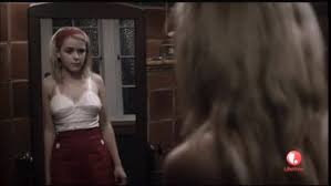 Patru copii sunt tinuti captivi in podul casei de catre mama si bunica acestora. Flowers In The Attic Movie Google Zoeken Flowers In The Attic Petal On The Wind V C Andrews