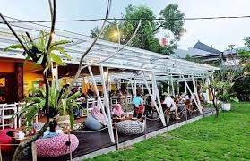 Anda bisa berjalan kaki sembari memilih jajanan untuk. 7 Tempat Buka Puasa Bersama Yang Nyaman Dan Instagramble Di Yogyakarta