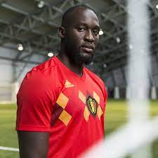 Romelu Lukaku In The Adidas 2018 Belgium Home Jersey Voetbal Afbeeldingen