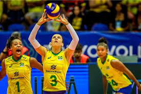 No início do ano, a jornalista fez uma brincadeira com os fãs sobre a idade dela, que nunca foi revelada. Apos Sequencia Na Selecao Macris Se Apresenta Ao Minas Antes Da Hora O Tempo