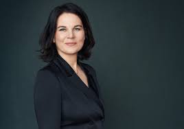 Kinda weird that sahra wagenknecht was a punk, not a goth, in her youth, since she's clearly one of. Eltern Haben Nach Diesem Hollenjahr Eine Kanzlerin Mit Empathie Fur Ihre Situation Verdient