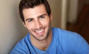 Andrés Maximiliano (@Oficial___Maxi)