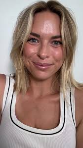 I'm sure you've seen the new @charlottetilbury Beautiful Skin foundation  everywhere, and with good reason— she's a winner. ⠀⠀⠀⠀⠀⠀⠀⠀⠀ Offering a  medium coverage with a glowy finish, Beautiful Skin is that foundation