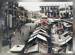 1925年九十四年前油麻地舊貌colorized版左邊炮台街向北望眾坊街 右邊油麻地街巿第一代 今第二代街巿位置一樣 右上邊為船屋 中間唐樓戰 後已經拆卸