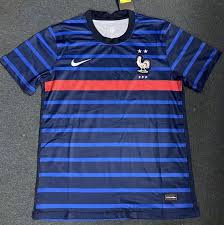 Mis en avant par nike pour promouvoir ce nouveau maillot, kylian mbappé a accordé. Les Nouveaux Maillots France Euro 2020