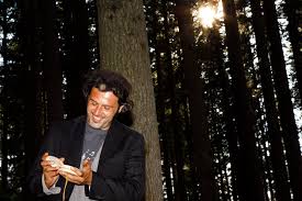 Nel 2011 gli viene diagnostica una malattia neuro degenerativa di cui i sintomi sono molto simili a quelli della sla. Ezio Bosso A Taormina Il Pianista Che Ha Commosso Sanremo Giornale Di Sicilia