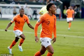 He is 21 years old from holland and playing for psv in the holland eredivisie (1). Liverpool Target Arsenal Reject Donyell Malen Following Impressive Form For Psv Daily Mail Online