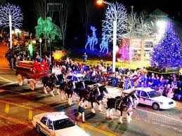 Christmas Traditions From Coast To Coast Gatlinburg Christmas Christmas Town Christmas In America