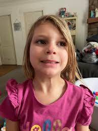 Hi!! This is my 5 year old daughter, she's gotten her hair cut once before  (😭💔) but that last couple of months she's been begging to get it cut. She  says it