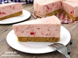 chilled strawberry yogurt cheesecake