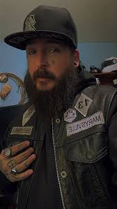 AINT NOONE LOOKING LIKE ME IM ONE OF A KIND