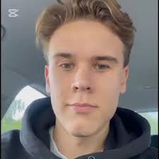 32 Edward Björk skickar en sommarhälsning och visar hur en hockeyspelare  offrar kroppen för lagets bästa! En klippa i försvaret med många viktiga  skottblock under säsongen🔥🏒 #visespålf