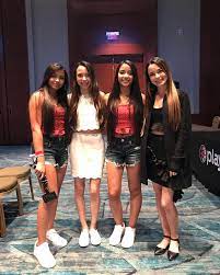 She and her sister myka montoya are known as the montoya twinz.they have earned more than 550,000 subscribers on youtube. Montoya Twinz Met The Merrell Twins At Playlist Live Facebook