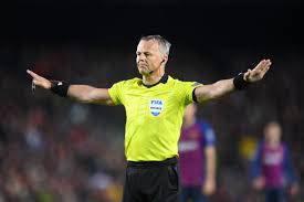 Maybe you would like to learn more about one of these? Varmogend Man Bjorn Kuipers Blijft Fluitend Binnenlopen