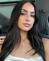 Jasmine Everett's Instagram, Twitter & Facebook