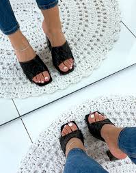 Talon s'offre à vous comme des produit en caoutchouc , des eva et des tpr. Mules Noires A Talons Carres Et A Larges Brides Matelassees