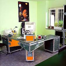 Flight Case Desk Now That S A Repurposing With Superior Aesthetics And Functionality Muebles Oficinas Despacho