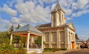 Catedrala sfinții împărați constantin și elena din chicago stă ca mărturie vie a ortodoxiei românești pe pământ american, păstrând spiritualitatea bogată a dreptei credințe. Biserica SfinÈ›ii ImpÄƒraÈ›i Constantin È™i Elena Din OraÈ™ul BacÄƒu JudeÈ›ul BacÄƒu Locuridinromania Ro