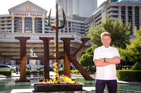 Gordon ramsay of kitchen nightmares and hell's kitchen fame has opened five restaurants on the las vegas strip. Gordon Ramsay Der Maximalist Im Portrait Falstaff