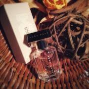 Le nouveau parfum the scent for her présente quant à lui un flacon teinté d'un rose poudre. Boss The Scent For Her Hugo Boss Perfume A Fragrance For Women 2016