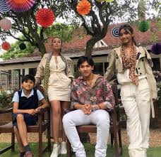 Tunku elana & tunku yaacob interview each other | malaysia tatler. Biodata Ezurin Khyra Ikon Fesyen Bintang The House Musim 6 Iluminasi