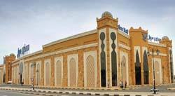 يقع سفير مول في موقع استراتيجي مقابل جامعة عجمان في منطقة النعيمية، حيث يحتل مساحة 220,000 قدم مربع، ويضم 4 متاجر كبيرة وهايبرماركت وساحة لتناول الطعام. Ø§ÙØªØªØ§Ø­ Ø³ÙÙŠØ± Ù…ÙˆÙ„ Ø±Ø£Ø³ Ø§Ù„Ø®ÙŠÙ…Ø© Ø§Ù„Ø´Ù‡Ø± Ø§Ù„Ù…Ù‚Ø¨Ù„ Ø§Ù„Ø§Ù‚ØªØµØ§Ø¯ÙŠ Ø§Ù„Ø¨ÙŠØ§Ù†