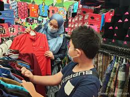 Hahaha anyway selamat hari raya & maaf zahir batin ye cik epal Tengok Kawan Kawan Ramai Di Facebook Beli Baju Raya Di Pasaraya Hari Hari Aku Terjah Terus