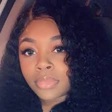 Mariah Everett (@mariiahv_)