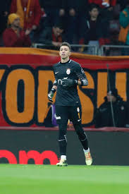 Muslera, 16 haziran 1986 tarihinde arjantin'in başkenti buenos aires'te dünyaya geldi. Fernando Muslera Fc On Twitter Congratulations Muslera