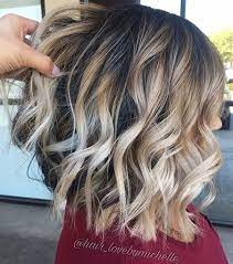 Dickes lockiges gewelltes kurzes haar ist eines der beliebtesten frisuren aller zeiten. 25 Kurze Haarschnitte Fur Dickes Welliges Haar Frisuren Haarschnitte Haarschnitt Welliges Haar