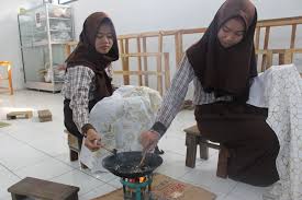 Dengan segala jasa dan kegigihannya. Kartini Dan Peninggalan Sekolahnya Yang Mulai Terlupakan Suluh Pergerakan