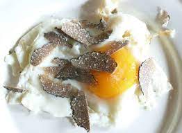 Servire i crostini molto caldi. Ricette Delle Langhe Tegamino Di Uova Talucco E Tartufo Bianco D Alba Langhe Net