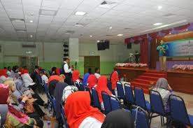 Puan hjh jamilah @ chumila bt. Perbadanan Perpustakaan Awam Melaka On Twitter 13 12 2017 Penerangan Dasar Ekonomi Negara Yang Telah Disampaikan Oleh Ybhg Dato Lokman Noor Bin Adam Pengarah Komunikasi Kementerian Kewangan Malaysia Yang Telah Diadakan Di Dewan