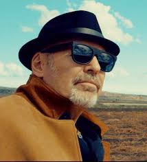 Questo augurio è accompagnato da un grazie, per chi è sempre rimasto senza lamentarsi. Buon Compleanno Vasco Rossi Umbriaoggi