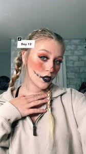 31 Costume Ideas: Day 12 Scarecrow Costume & Makeup